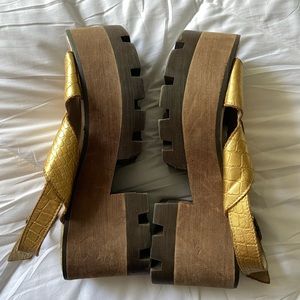European Gold 100% Leather Wood Platform Sandals Size 7
